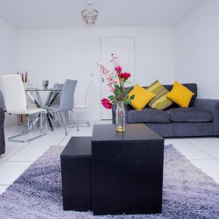 Turners Gardens Villa Нортхамптън Екстериор снимка