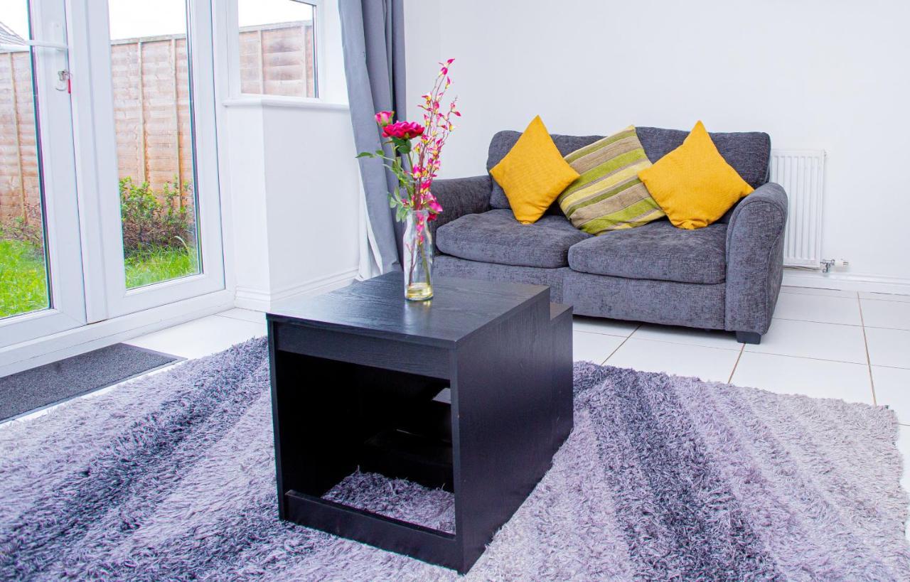 Turners Gardens Villa Нортхамптън Екстериор снимка